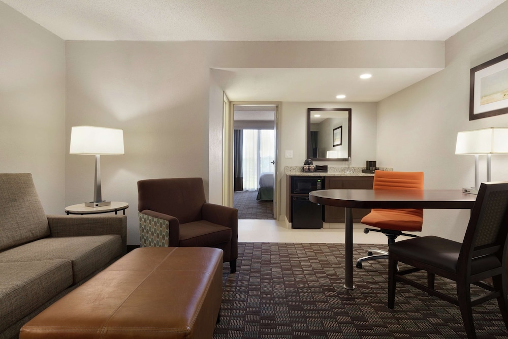Embassy Suites by Hilton Jacksonville Baymeadows 49/85