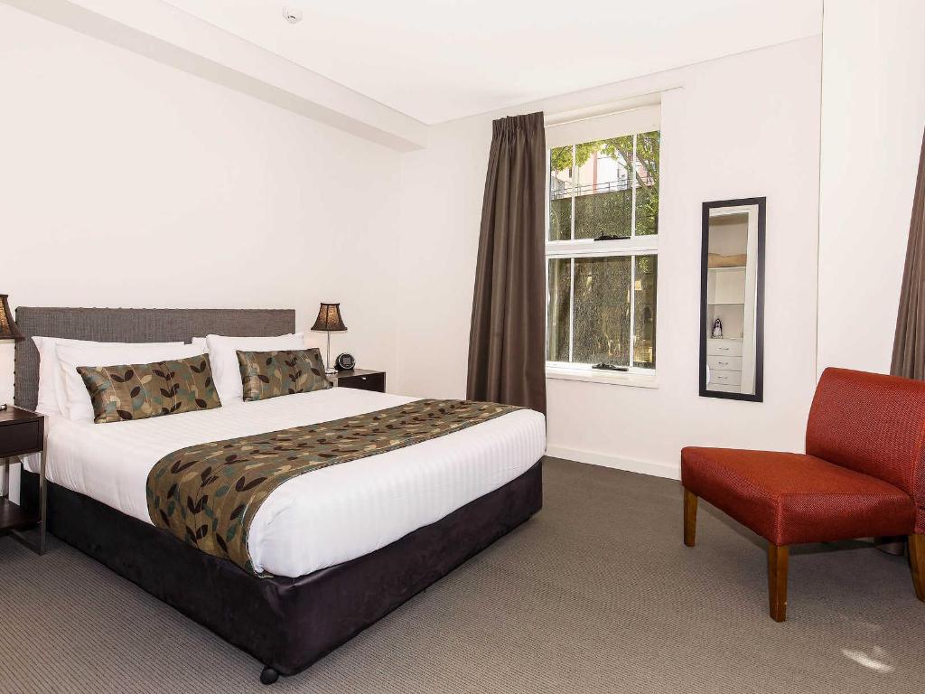 UPGRADE, SUITE, QUEEN BED