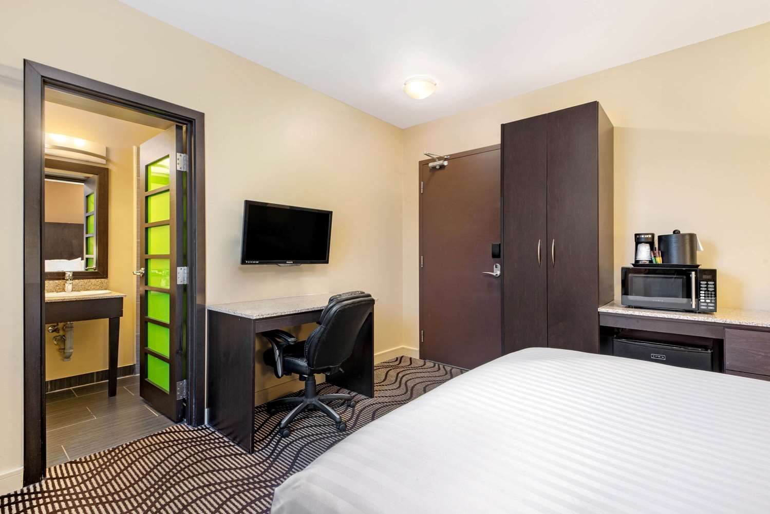 La Quinta Inn & Suites by Wyndham Oshawa 22/48