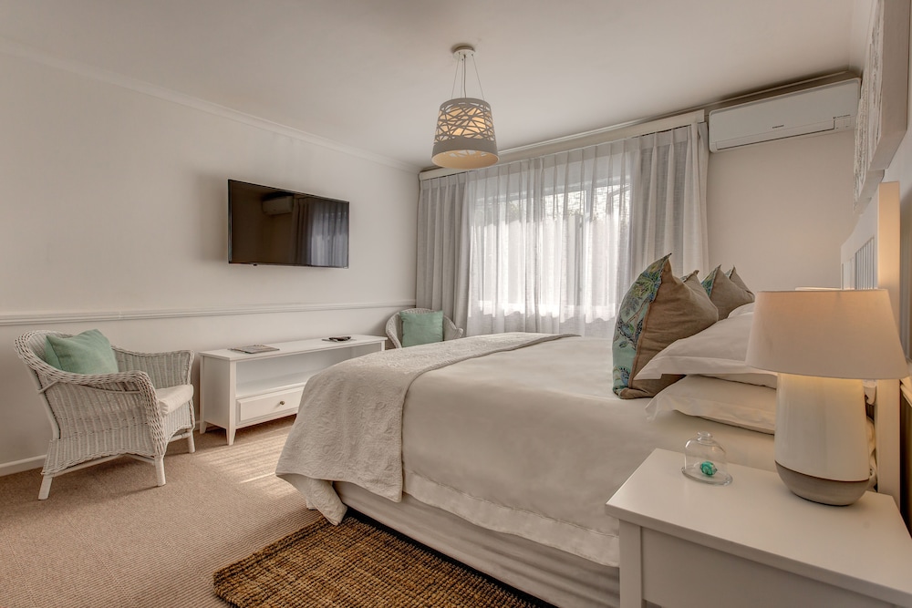Amanzi Island Boutique Hotel 24/77