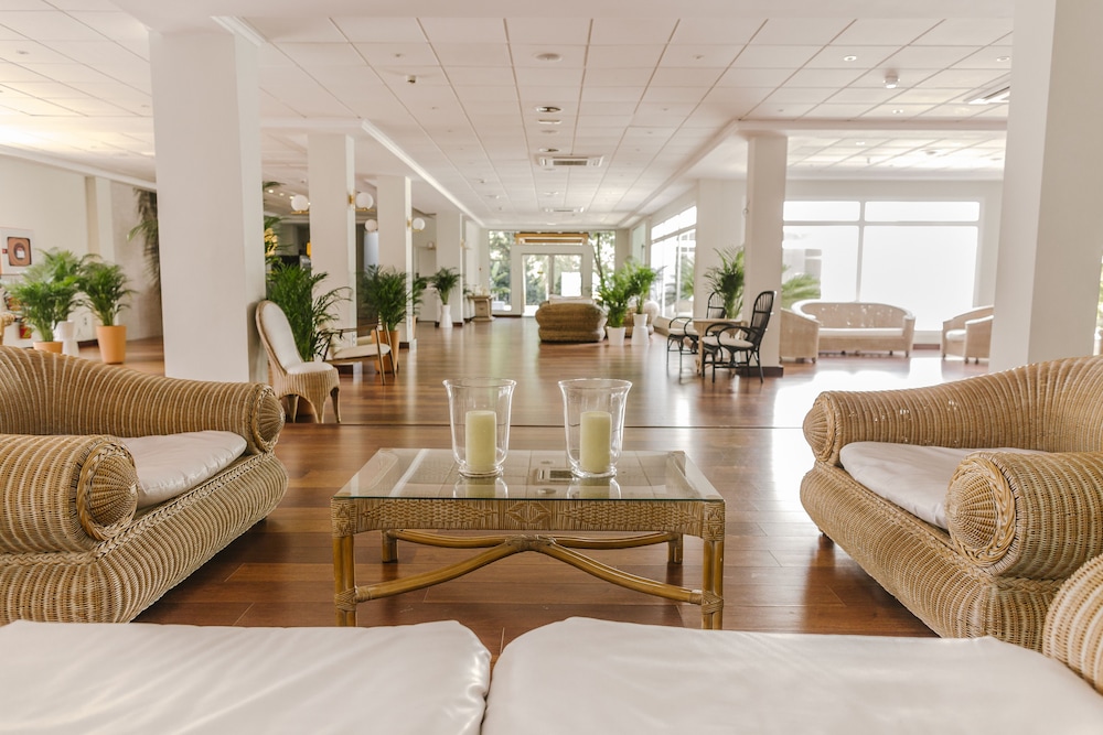 Tu and Me Resort - Adults Only 11/33