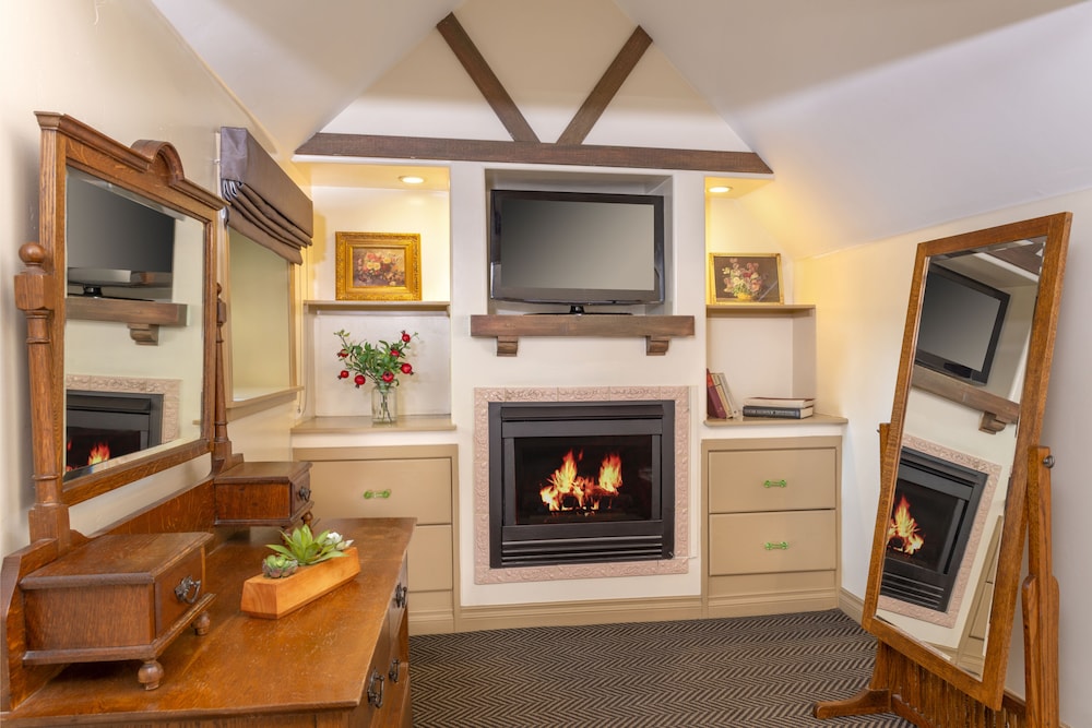 The Pierpont Inn 37/61