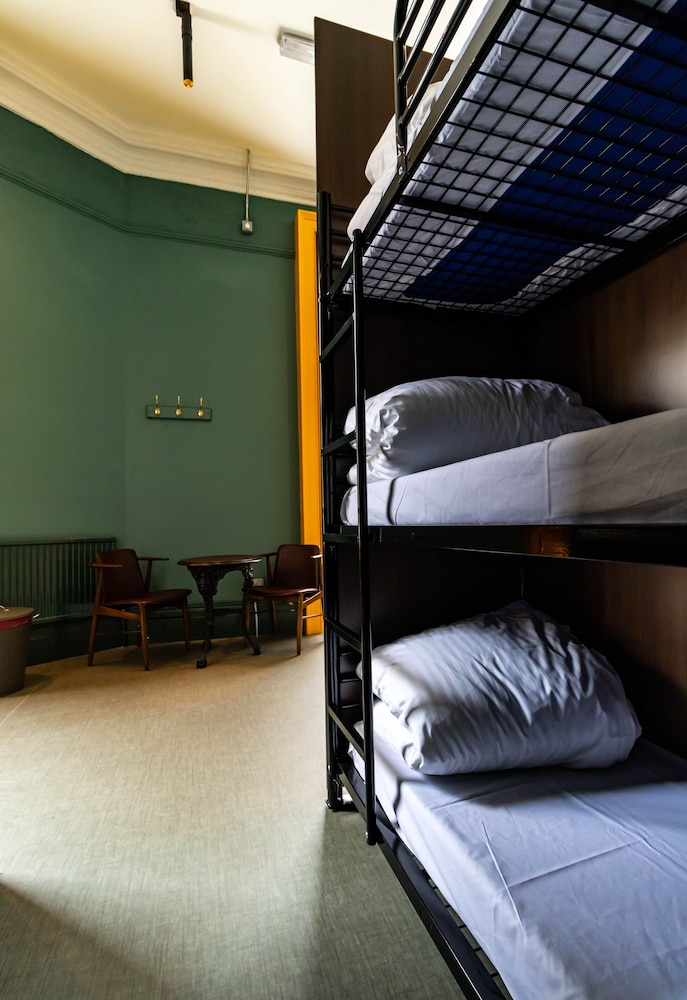 Mixed Dorm, 3 Beds, 2 Bunk Beds, Shared Bathroom