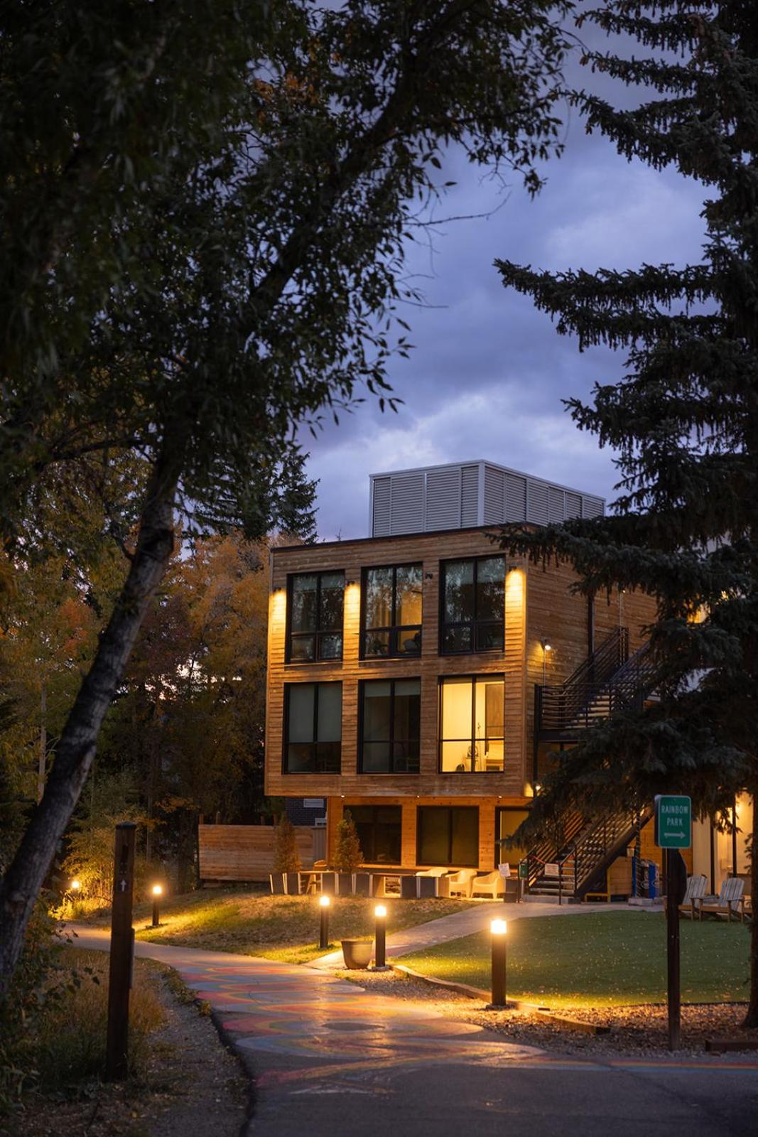 The Block Hotel & Commons 2/50
