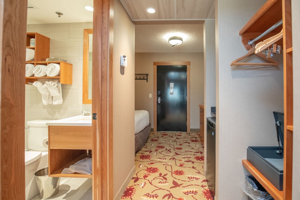 Banff Ptarmigan Inn 40/64
