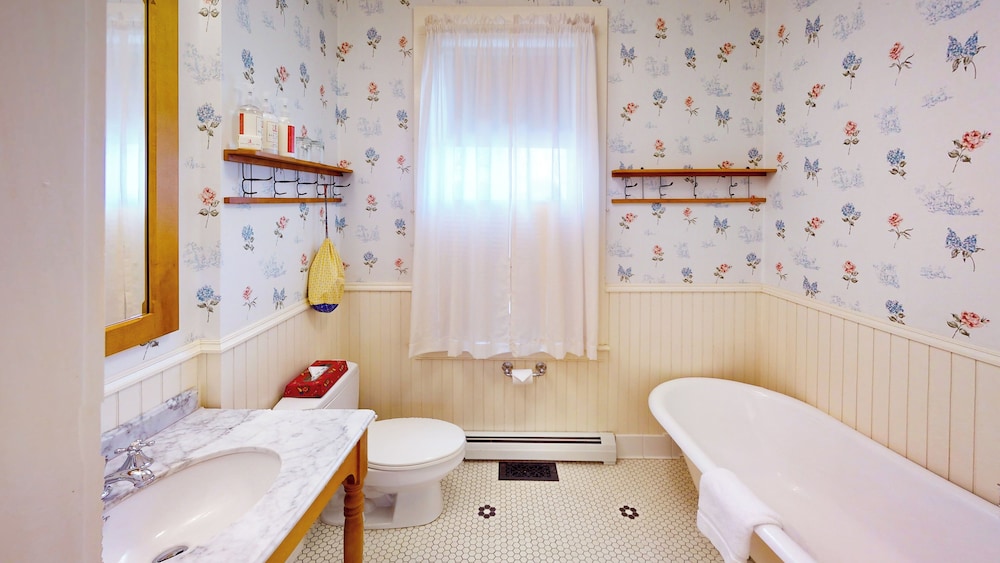 Grand, Village, Suite, Queen Bed, Sofa