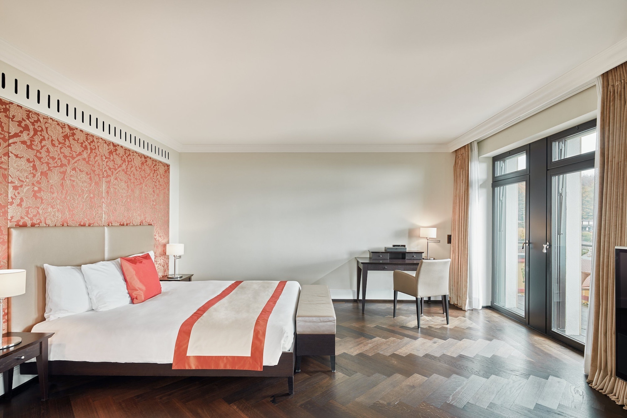 GRAND, JUNIOR SUITE, PANORAMIC VIEW, JETTED TUB, BALCONY
