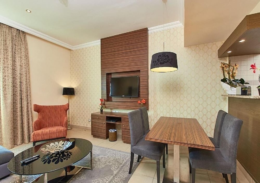 Mughal Suites 33/50