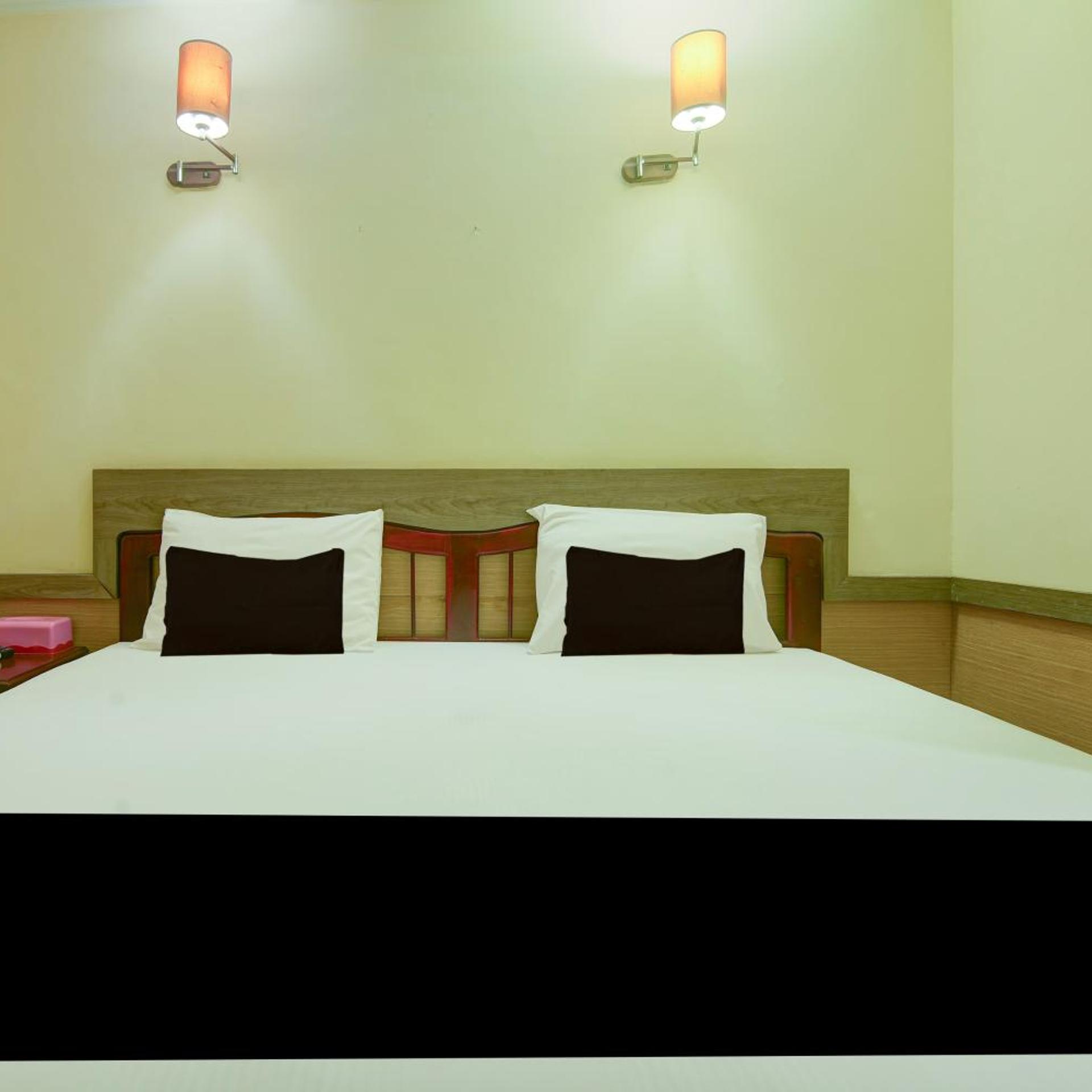 Hotel O Makassar near Pantai Losari formerly Hotel Tiara Sari 43/54