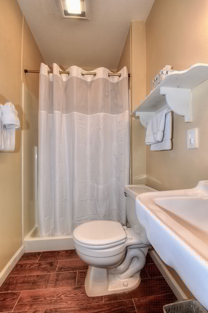 Centrella Inn 11/67