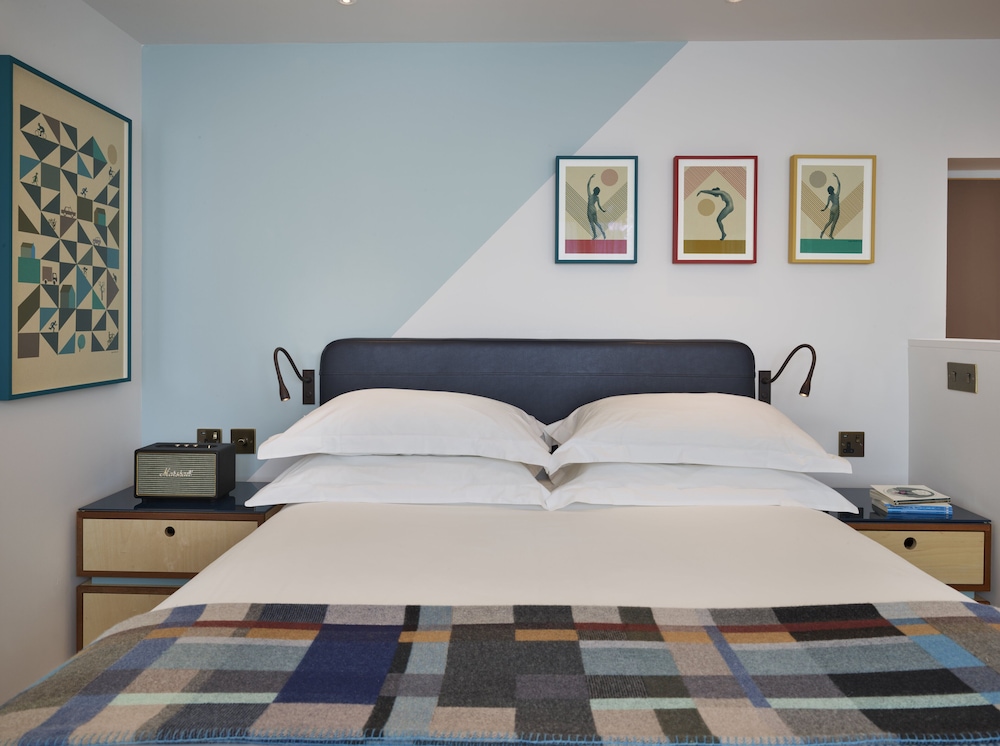 ROOF TOP, QUEEN BED