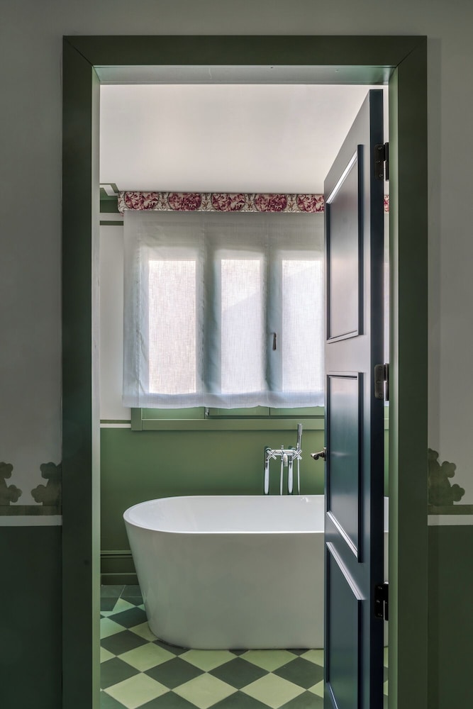 Cristine Bedfor Sevilla Boutique Hotel 62/63