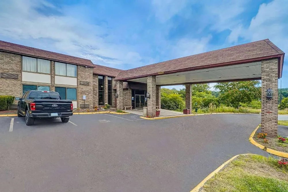 Travelodge by Wyndham Vernon CT 12/16