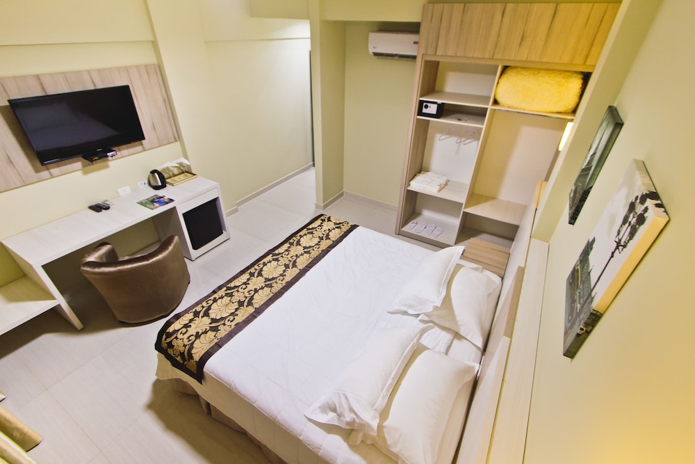 Megal Suites Hotel 7/45