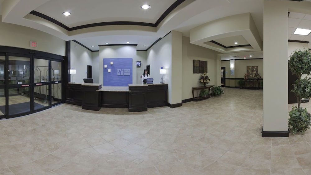 Holiday Inn Express Suites Brownfield 10/54