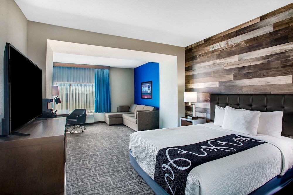 La Quinta Inn Suites By Wyndham Pittsburg 6/51