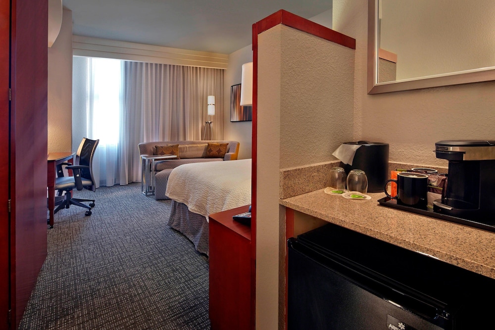 Courtyard by Marriott St. Petersburg Downtown 20/64
