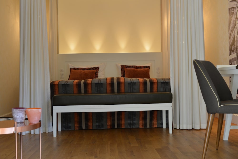 Villa Mittermeier Hotel & Restaurant 33/72