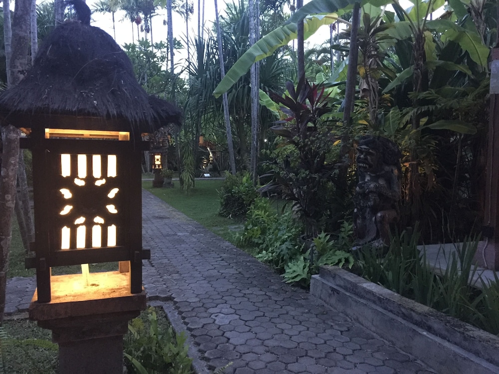 BUMI AYU BUNGALOWS 58/66