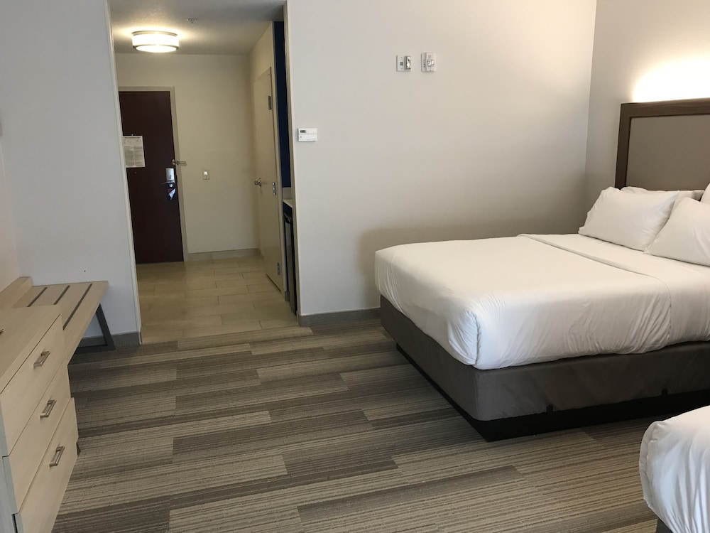 Holiday Inn Express Orlando South Davenport 18/70