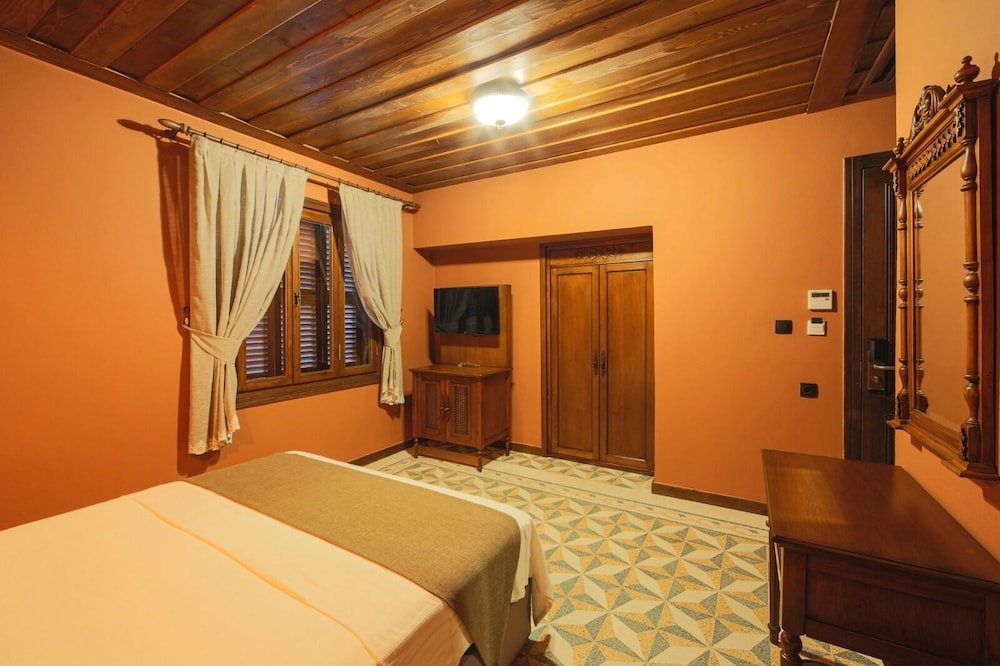 Sam Franss Boutique Hotel 8/22