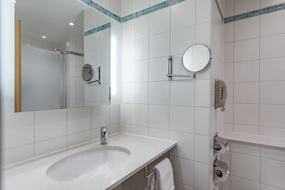 Radisson Blu Hotel London Stansted Airport 66/68