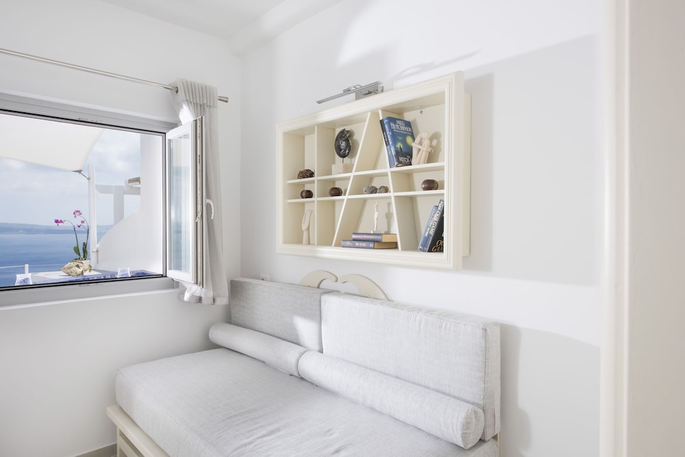 Ambition Suites 10/68
