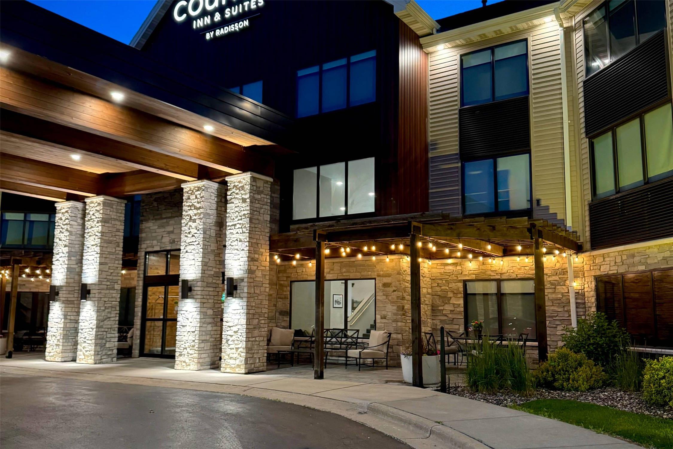 Country Inn & Suites by Radisson, Appleton Airport - Fox River Mall Area 2/20