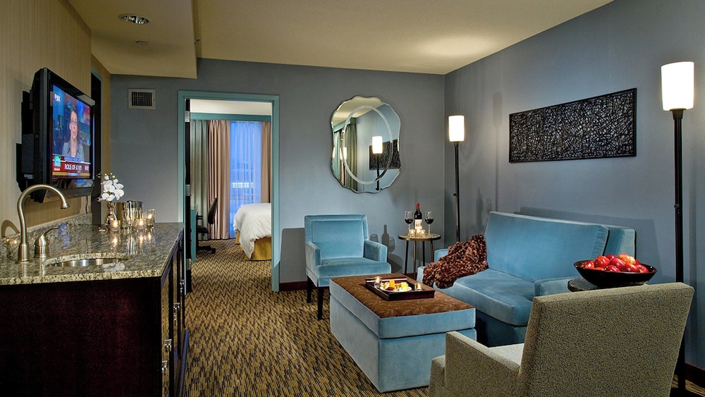 CROWNE PLAZA LOMBARD DOWNERS GROVE 47/74