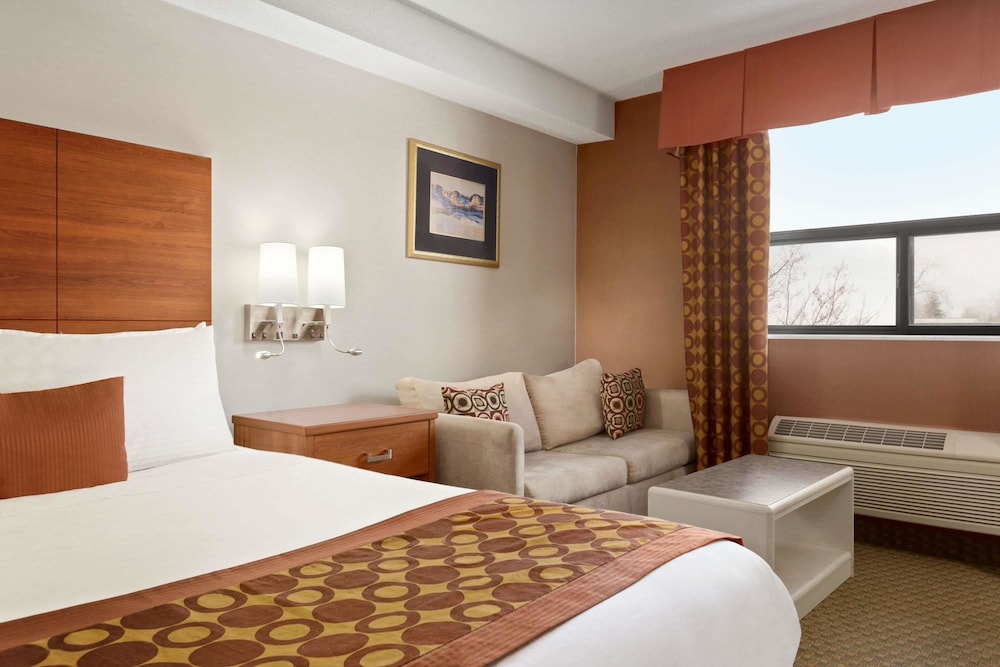 Travelodge By Wyndham Windsor 10/24