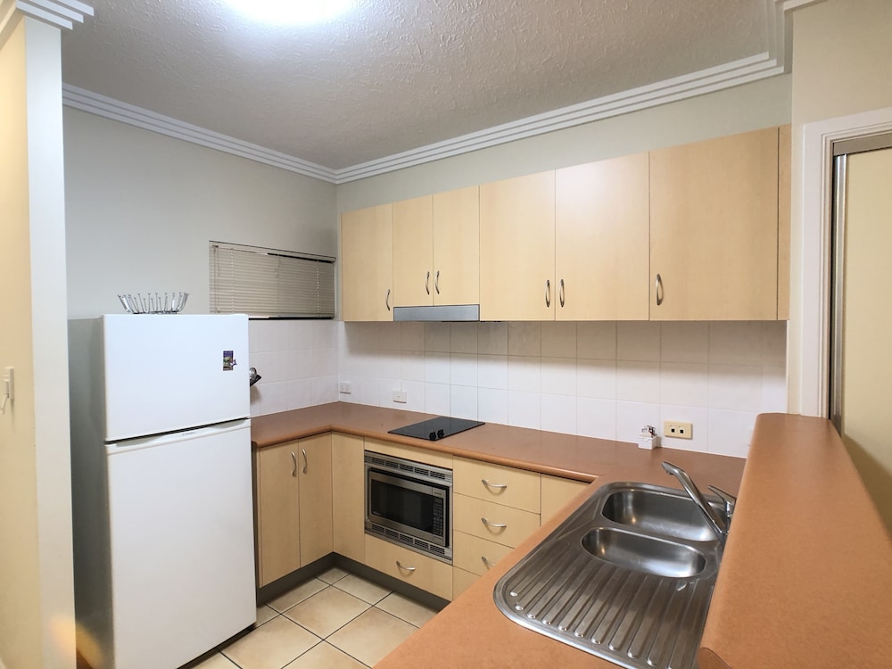 City Plaza Apartments 25/32