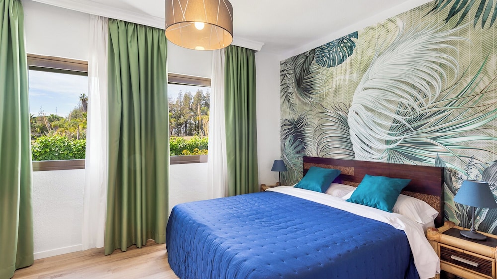 Host Villas & Suites 6/50