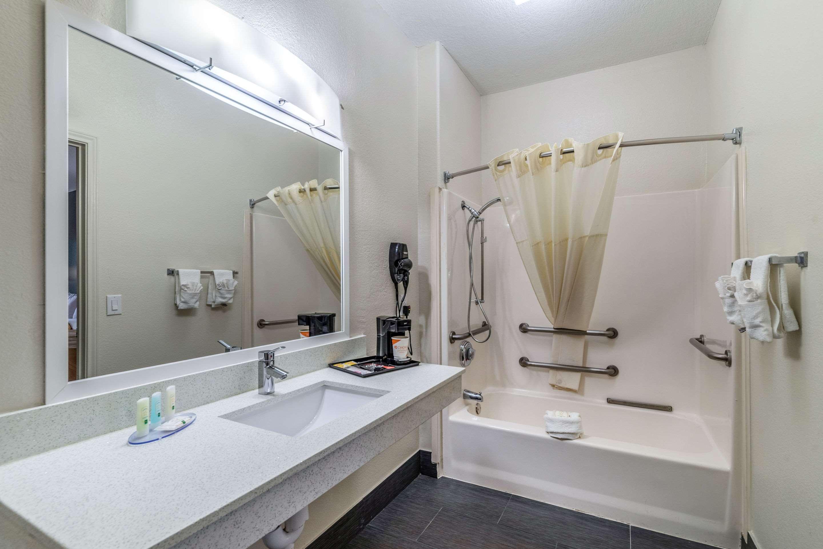 Room, 2 Queen Beds, Quality Inn & Suites Canton, TX 4/4