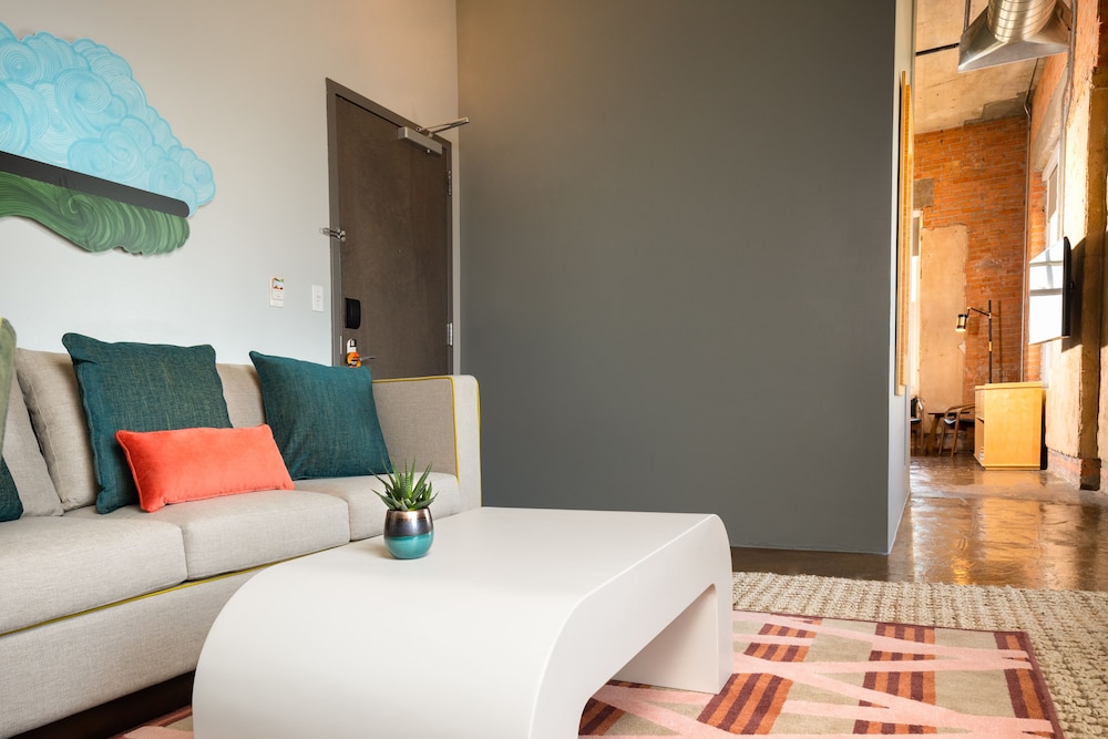 Canvas Hotel Dallas (ex. NYLO Dallas South Side) 20/38