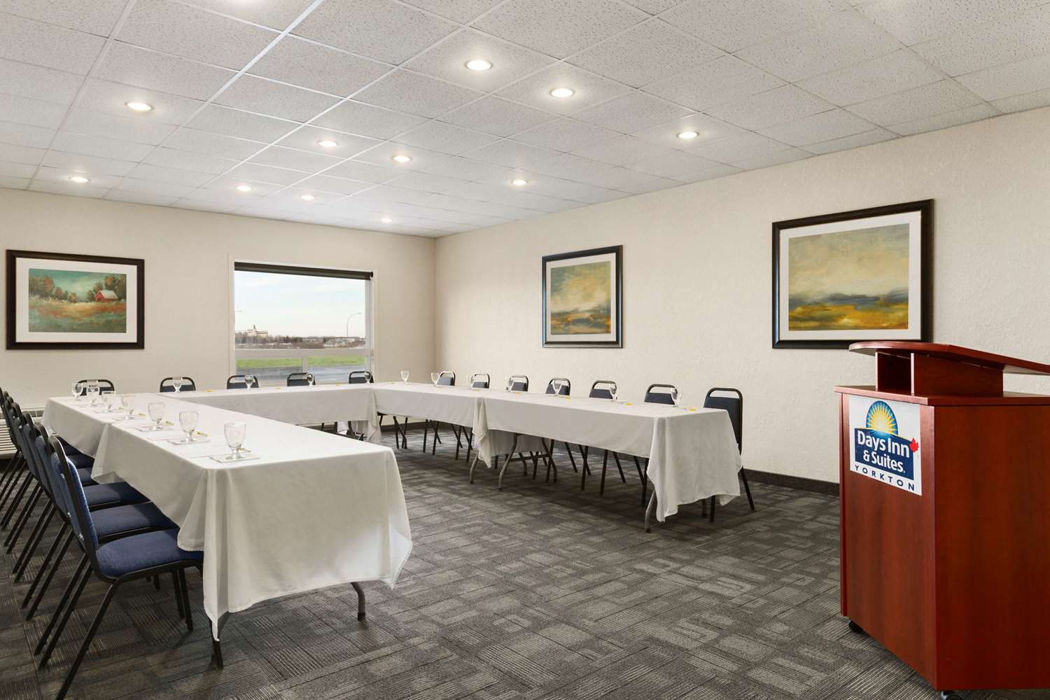 Days Inn & Suites by Wyndham Yorkton 27/38