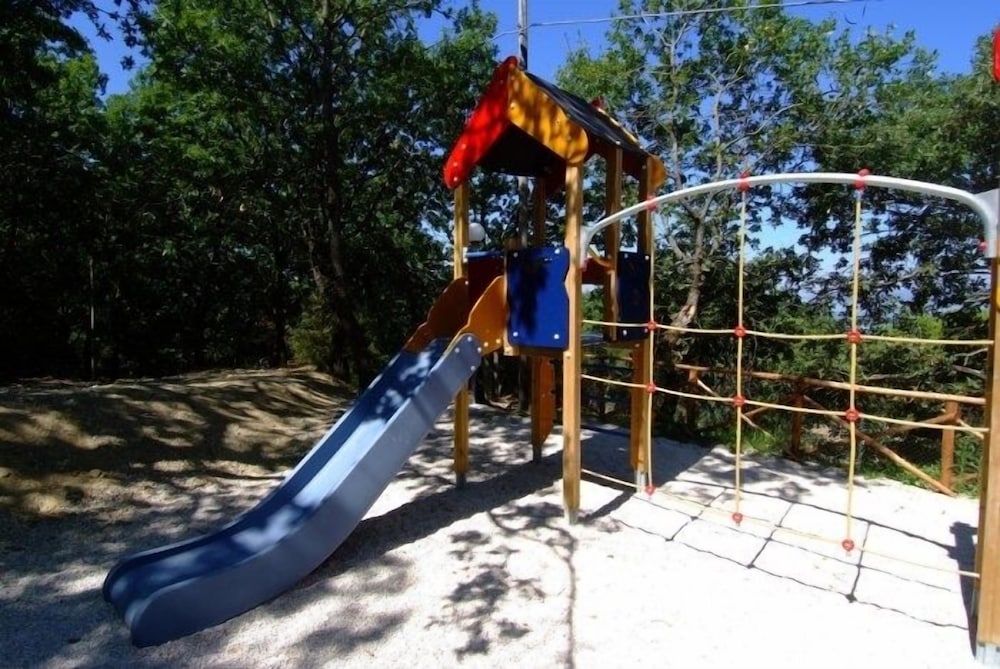 Camping Villaggio Cerquestra 18/50