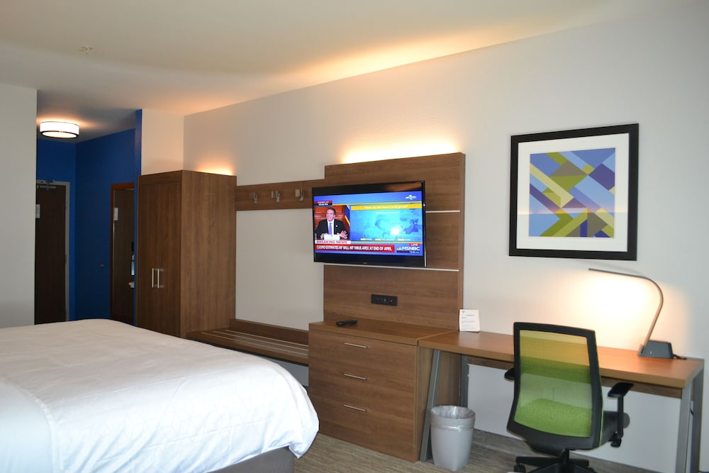 Holiday Inn Express Tallahassee University Central 12/33