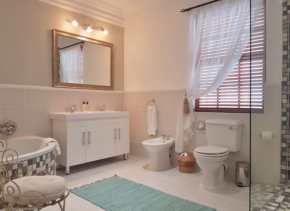 GALLERY, HOUSE, SUITE