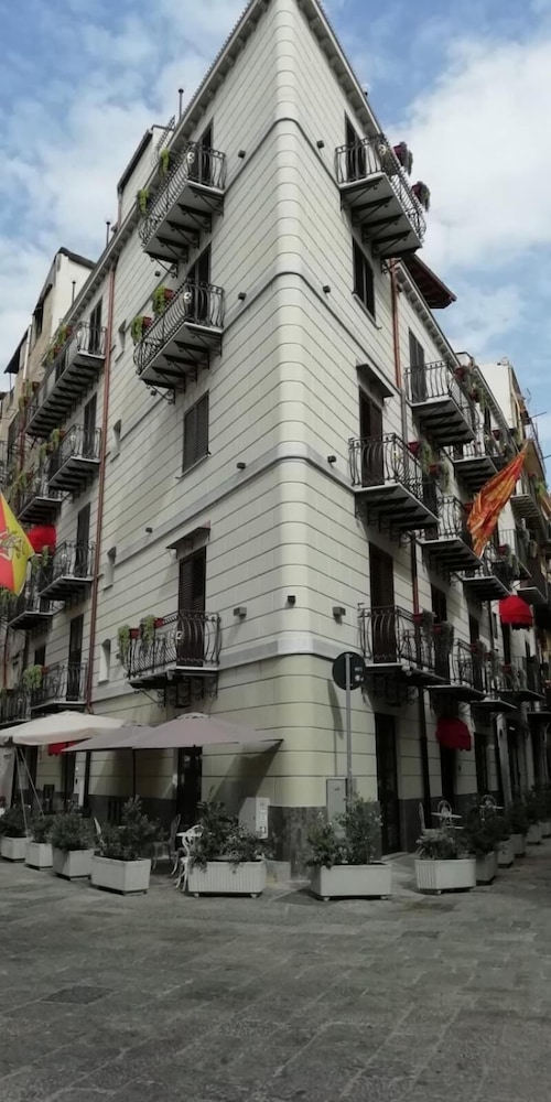 La Serenissima Hotel 4/44