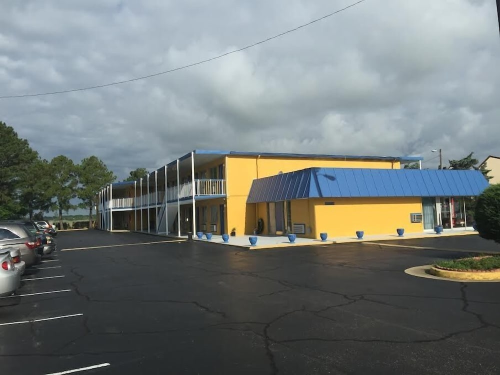 Belmont Inn Suites 20/22