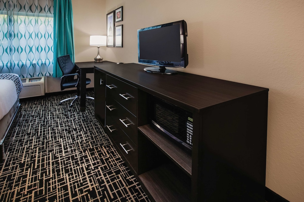 La Quinta Inn Indianapolis North at Pyramids 28/43