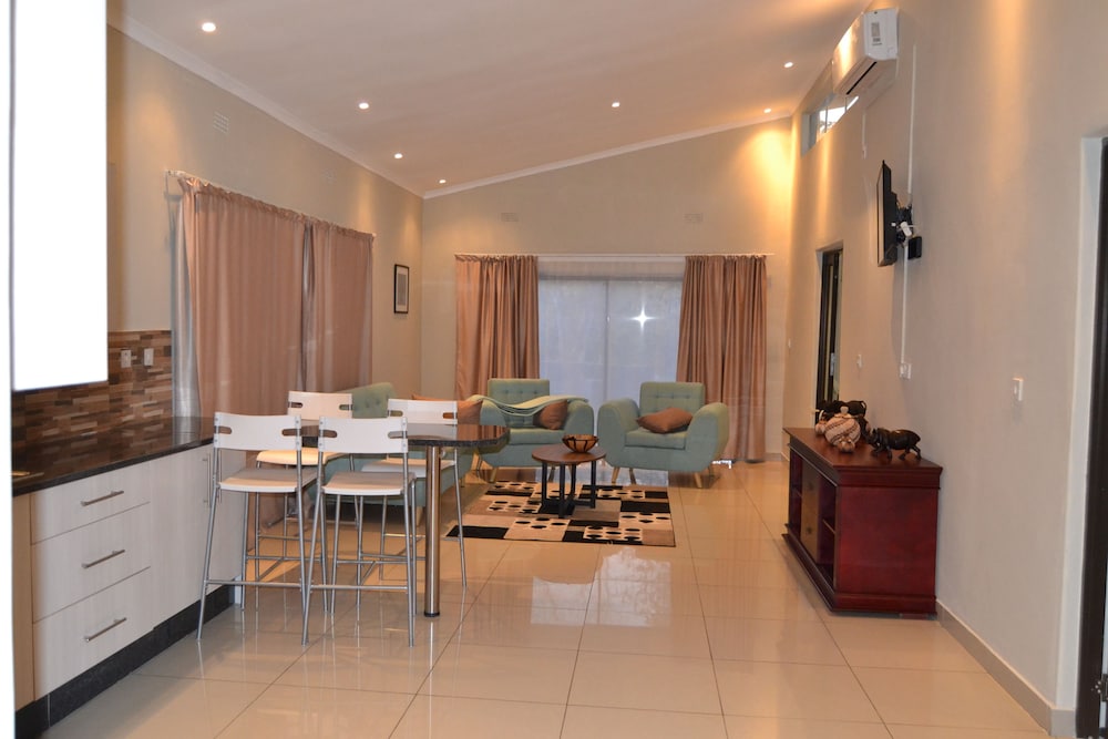Chobe Sunset Chalets 23/49