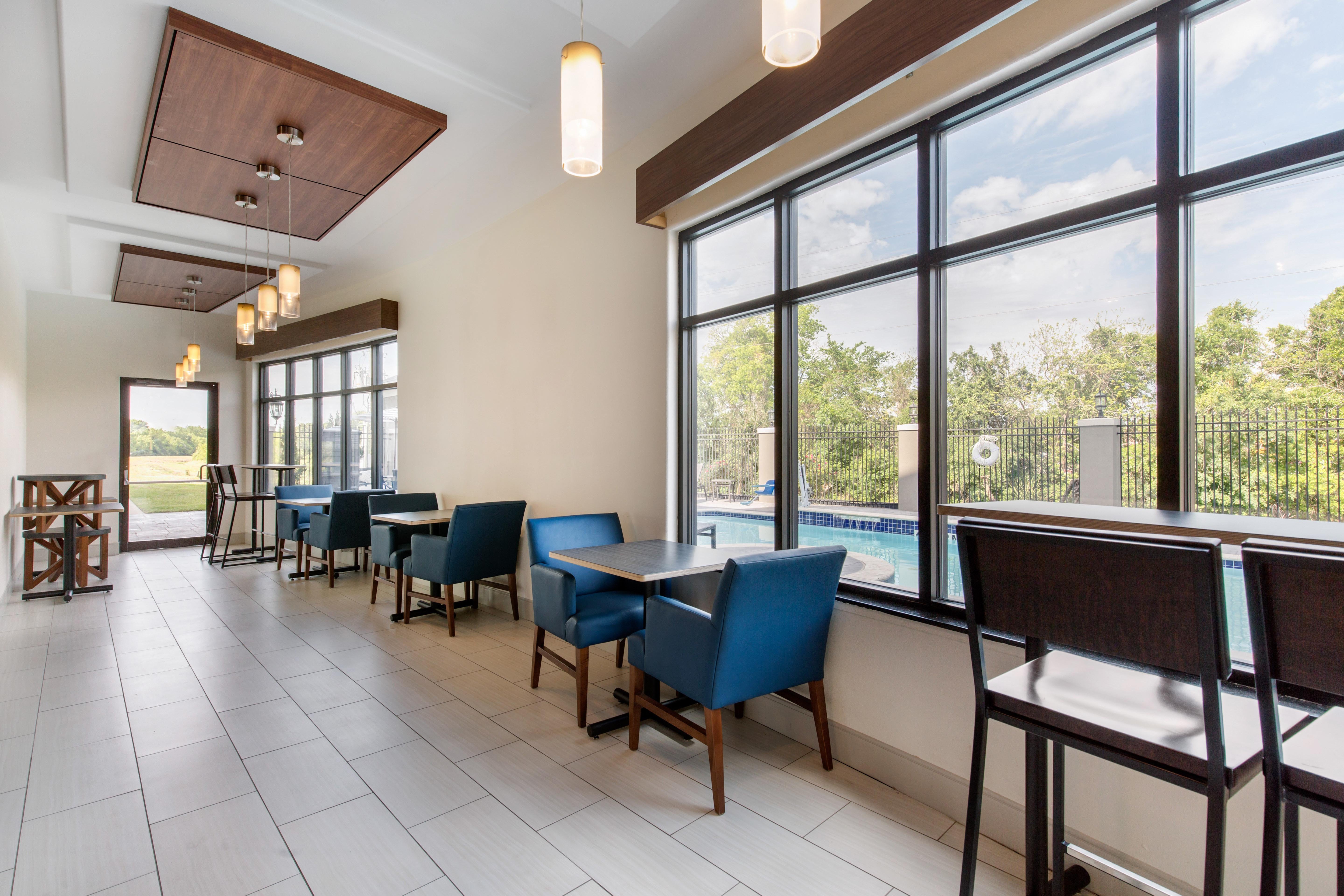 Holiday Inn Express Hotel Suites Houston Alvin 36/52