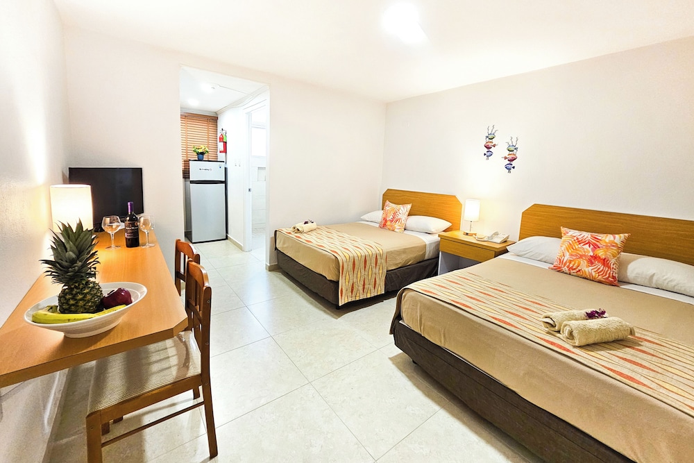 ECONOMY, 2 DOUBLE BEDS, KITCHENETTE