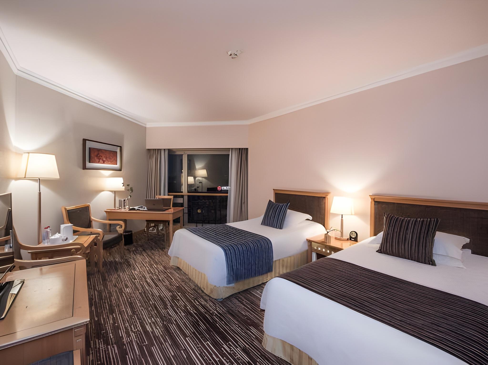 Theme, Twin Beds