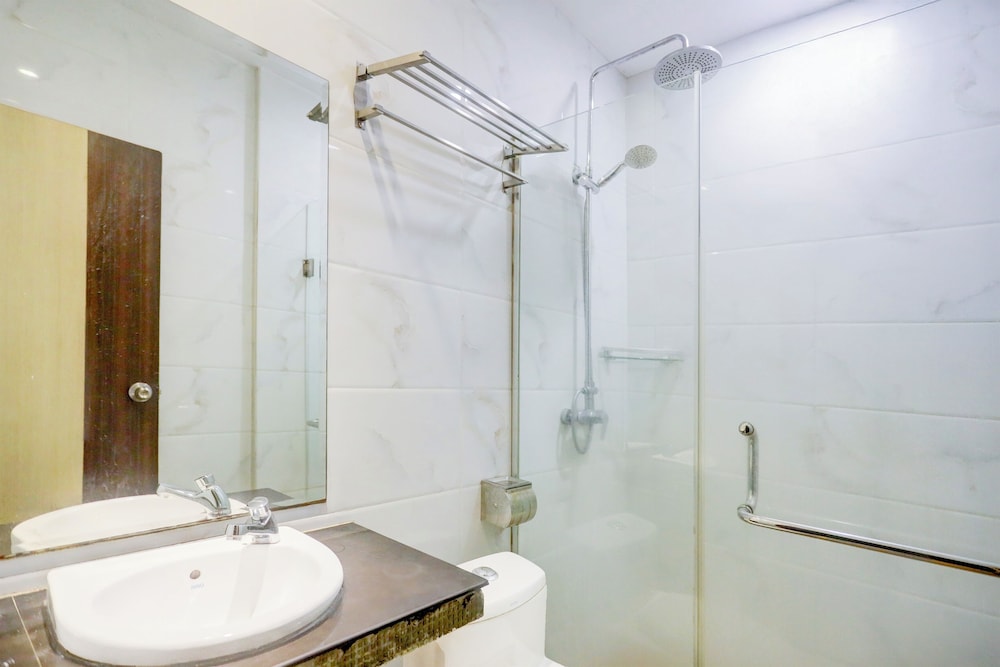 RedDoorz Premium near Grand Batam Mall 49/50