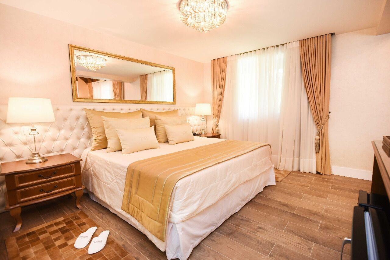 Grand, Master, Chalet