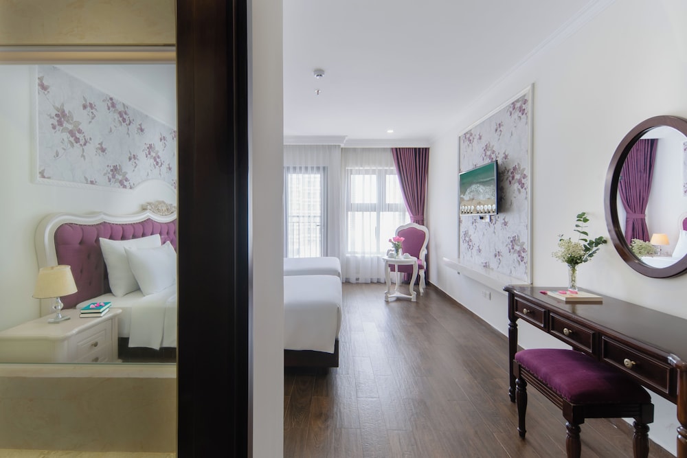 Bonjour Nha Trang Hotel 50/50