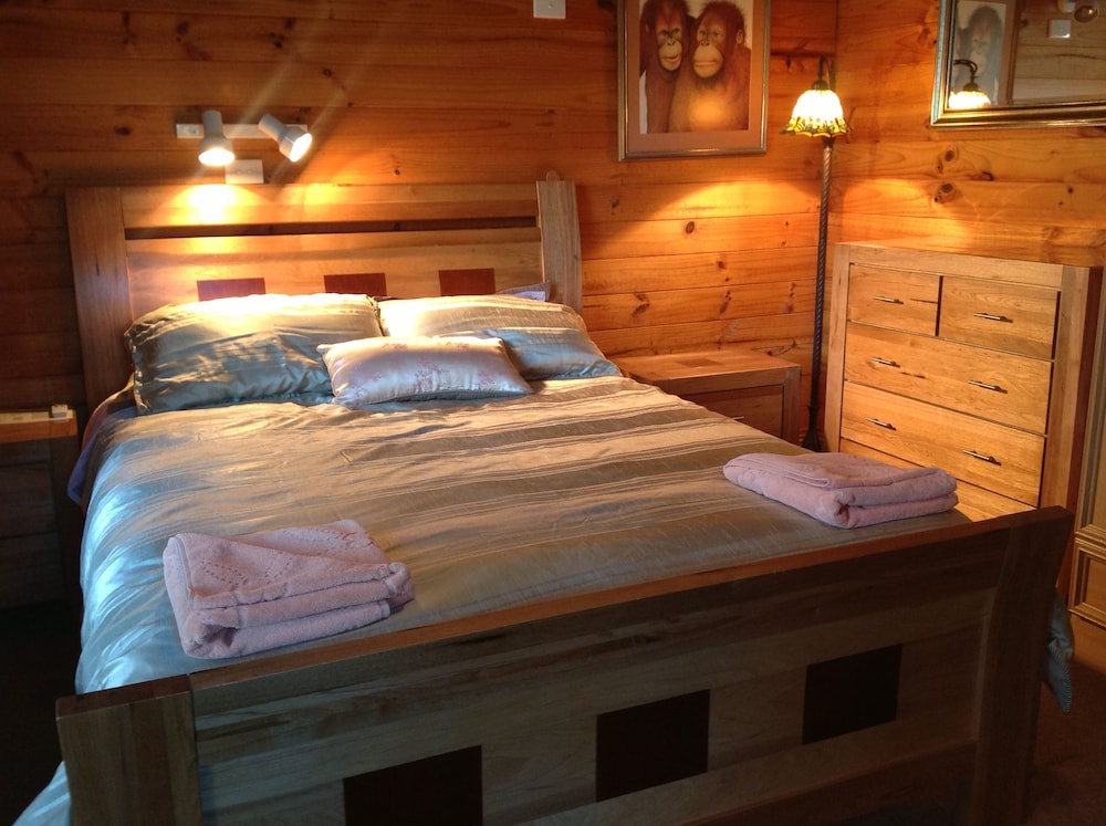 AAA GRANARY ACCOMMODATION-THE LAST RESORT 15/63