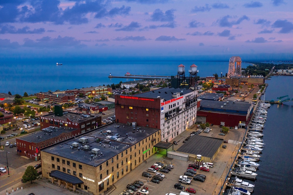 The Suites Hotel at Waterfront Plaza 5/50